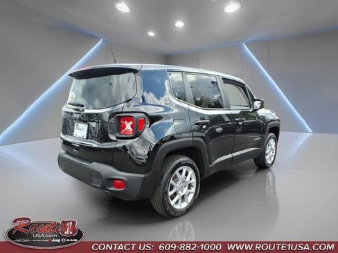 Used 2023 Jeep Renegade Latitude AWD/4WD image 3