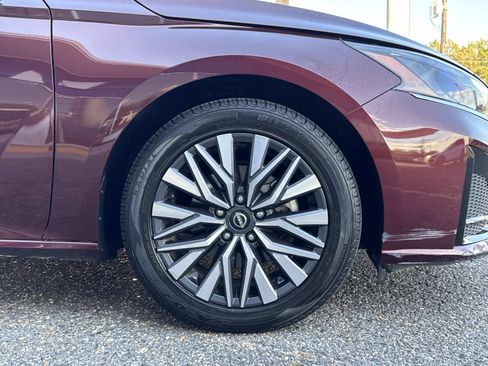 Used 2024 Nissan Altima 2.5 SV image 3