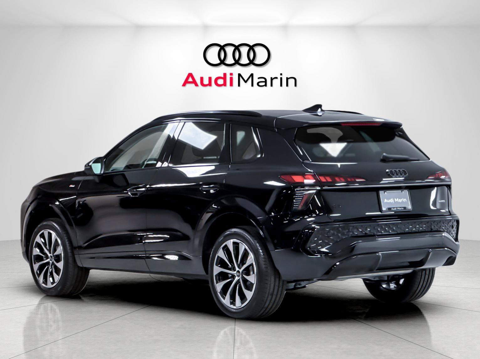 New 2026 Audi Q3 quattro 2.0T AWD/4WD image 3