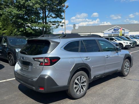 Used 2024 Subaru Outback Premium AWD/4WD image 5