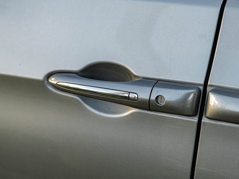 Used 2019 Chrysler Pacifica Touring-L image 51