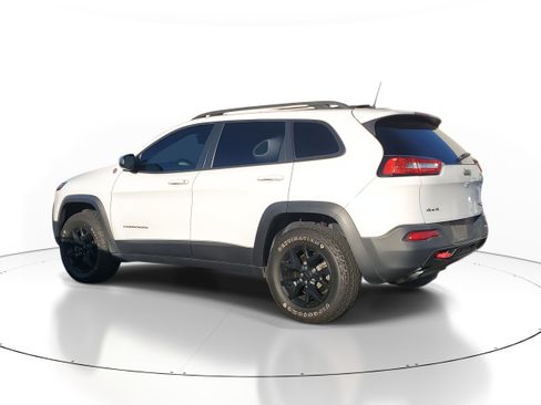 Used 2017 Jeep Cherokee Trailhawk image 3