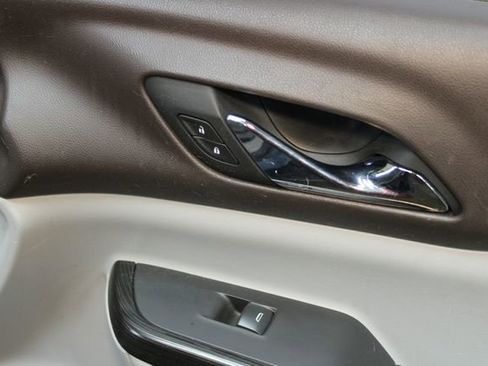 Used 2018 GMC Acadia SLT image 9