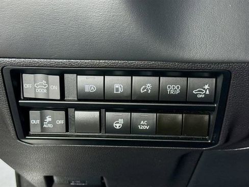 Used 2024 Toyota Tundra Platinum AWD/4WD image 10