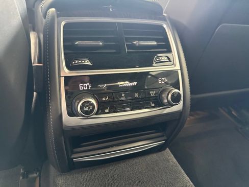 Used 2022 BMW 750i xDrive w/ M Sport Package AWD/4WD image 13