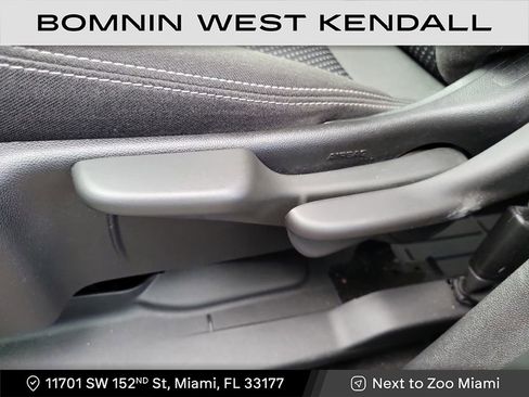 Used 2024 GMC Terrain SLE image 12