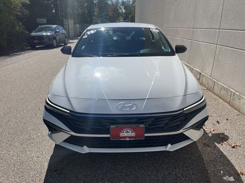Used 2025 Hyundai Elantra SEL image 3