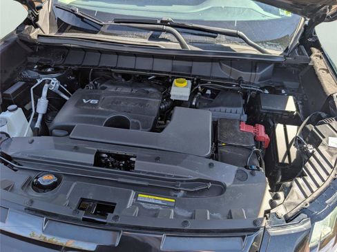 Used 2022 Nissan Pathfinder SL w/ SL Black Package image 35