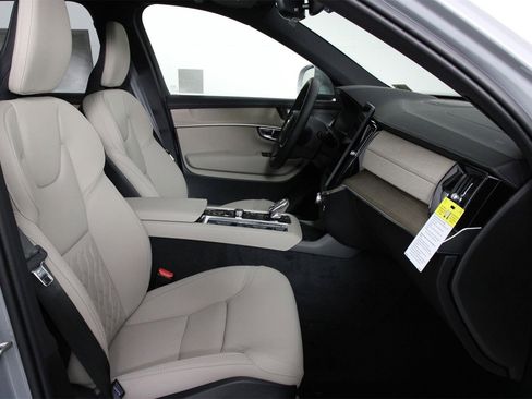 New 2026 Volvo XC90 B5 Plus image 10