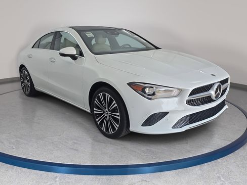 Used 2023 Mercedes-Benz CLA 250 4MATIC image 3