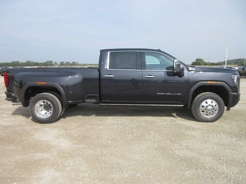 New 2026 GMC Sierra 3500 Denali Ultimate AWD/4WD image 3