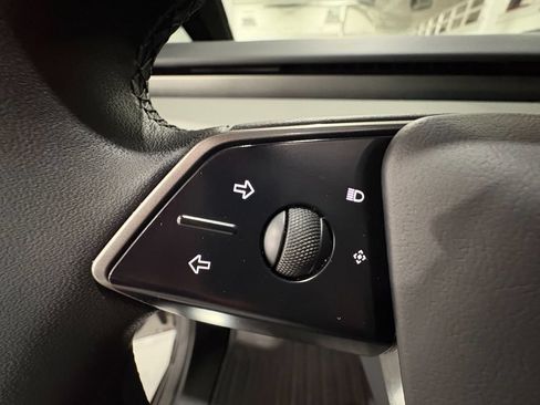 Used 2025 Tesla Cybertruck AWD Crew Cab image 13