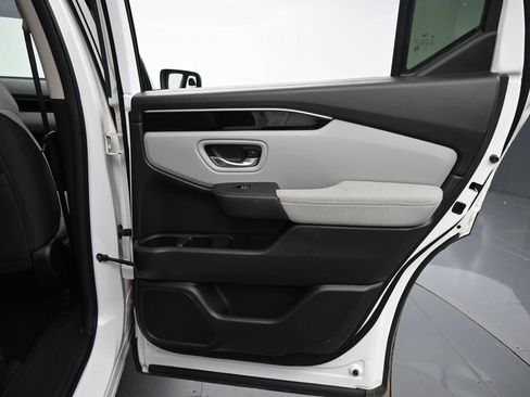 Used 2024 Honda Pilot LX image 36