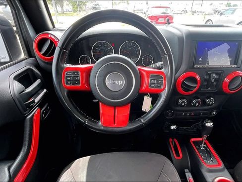 Used 2015 Jeep Wrangler Unlimited Sahara w/ Connectivity Group AWD/4WD image 7