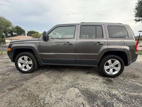 Used 2016 Jeep Patriot Latitude AWD/4WD image 2