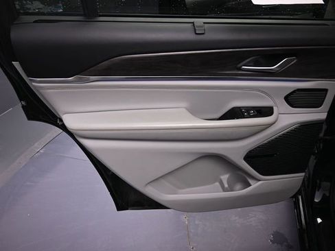 Used 2021 Jeep Grand Cherokee L Overland w/ Luxury Tech Group IV image 18