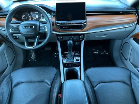 Certified 2024 Jeep Compass Limited image 3