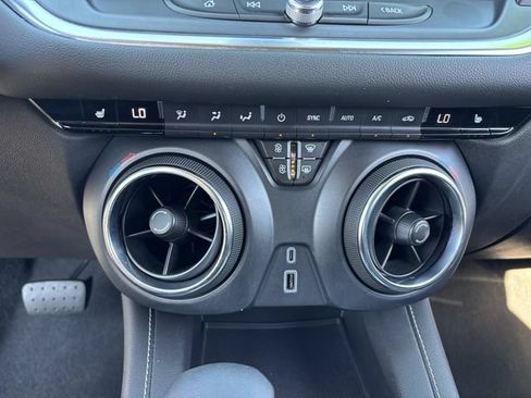 Used 2025 Chevrolet Blazer LT FWD image 24