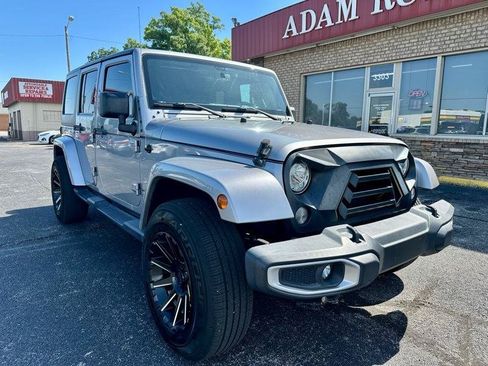 Used 2018 Jeep Wrangler Unlimited Sahara AWD/4WD image 2