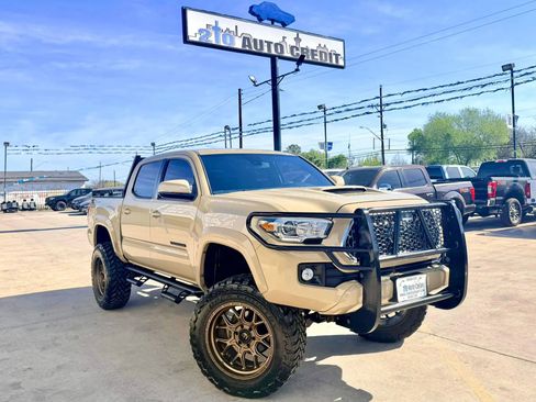 Used 2019 Toyota Tacoma TRD Sport w/ Technology Package image 1
