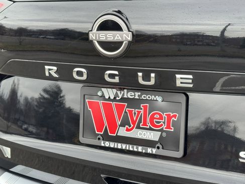 Used 2023 Nissan Rogue SV w/ SV Premium B Package image 41