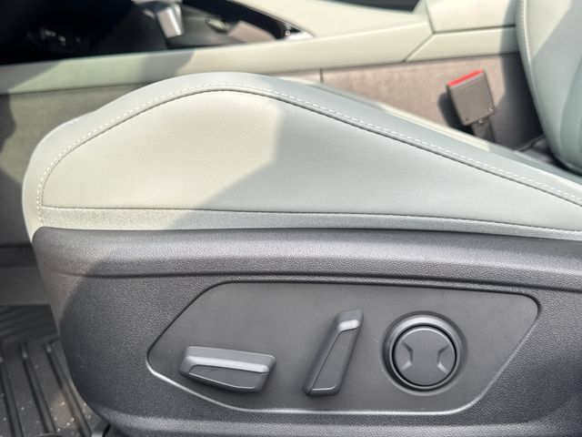 New 2026 Hyundai Elantra Limited FWD image 12