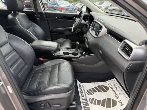 Used 2019 Kia Sorento SX w/ SX Touring Package AWD/4WD image 16