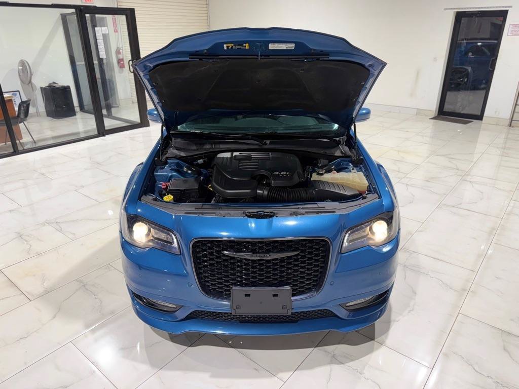 Used 2021 Chrysler 300 Touring L RWD image 5