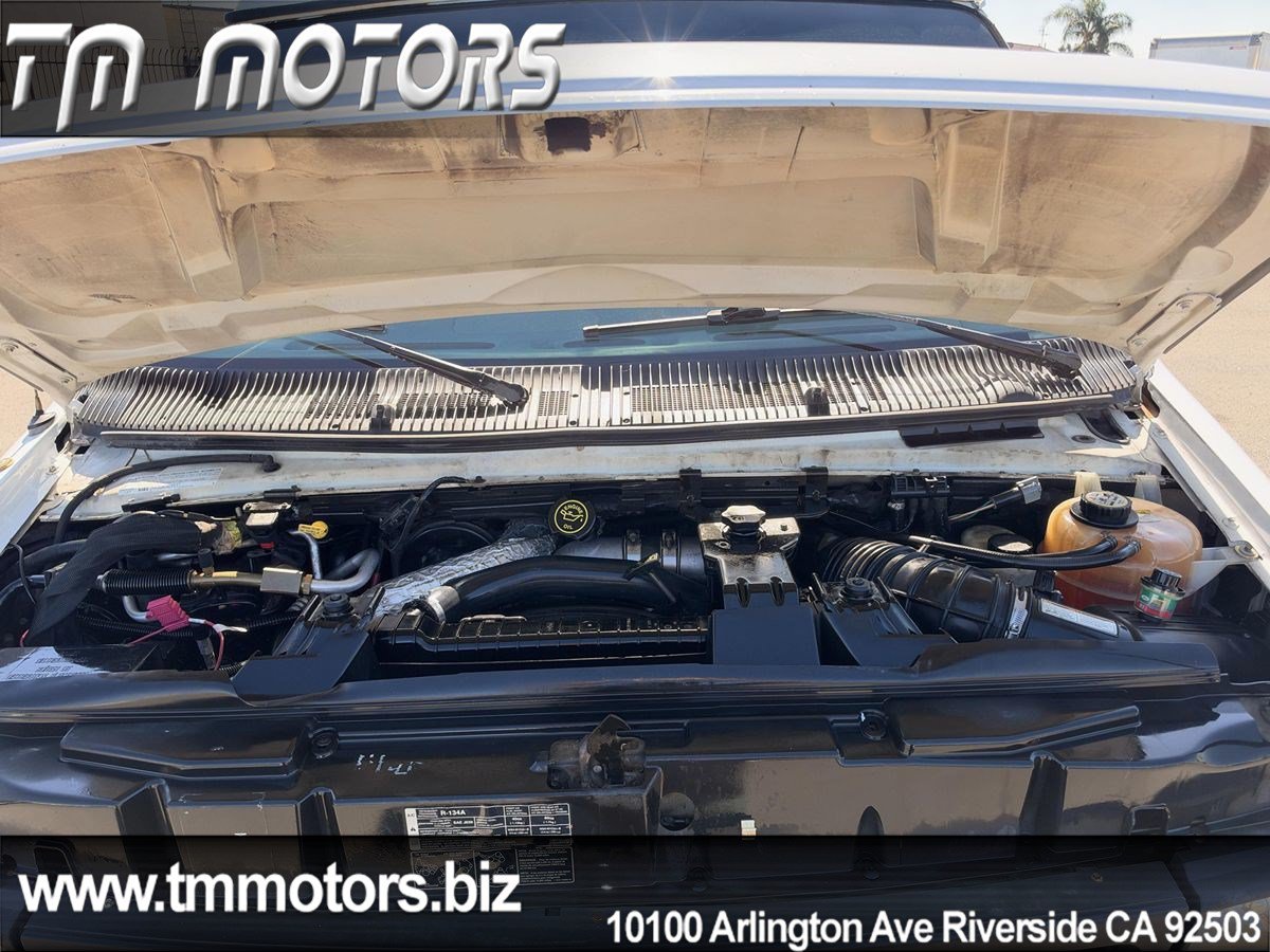 Used 2004 Ford E-350 and Econoline 350 Extended Super Duty RWD image 22