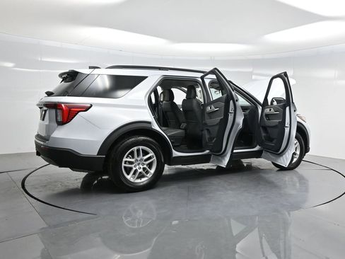 Used 2025 Ford Explorer Active w/ Active Comfort Package RWD image 4
