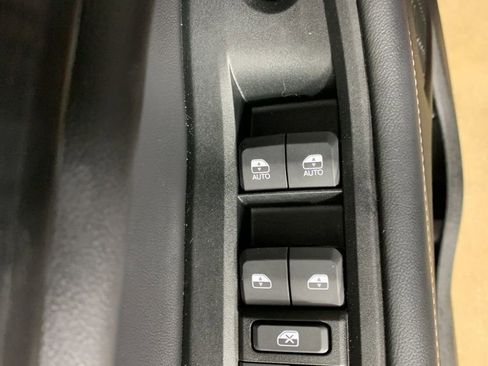 Used 2024 Jeep Grand Cherokee L Altitude image 17