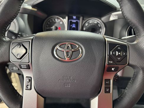 Used 2018 Toyota Tacoma SR5 RWD image 14