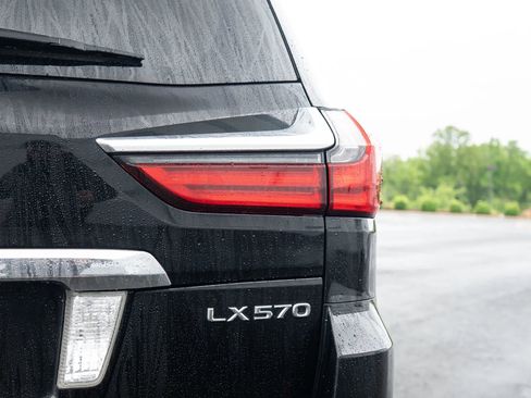 Used 2017 Lexus LX 570 4WD w/ Luxury Package image 12