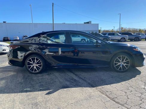 Used 2023 Toyota Camry SE image 8