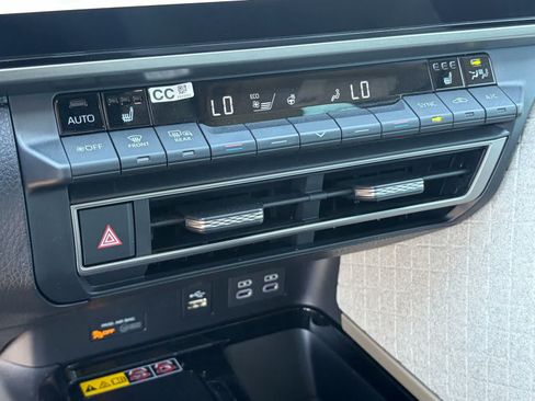 Used 2025 Toyota Camry XLE FWD image 20