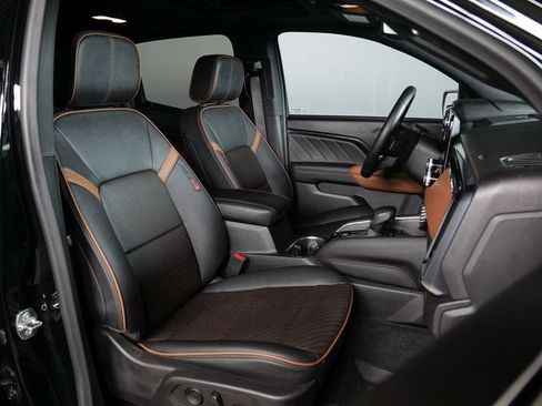 Used 2024 GMC Canyon AT4 w/ AT4 Premium Package AWD/4WD image 3