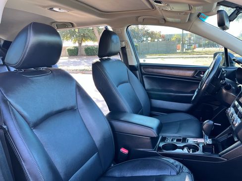 Used 2017 Subaru Outback 3.6R Limited image 20