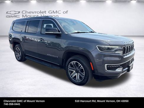 Used 2024 Jeep Wagoneer L Series II w/ Flexible Seating Group AWD/4WD image 8