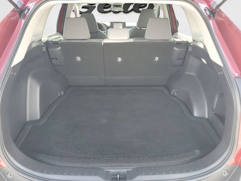 Used 2022 Toyota RAV4 XLE FWD image 12