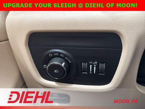 New 2025 Jeep Grand Cherokee Limited w/ Luxury Tech Group II image 25