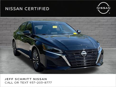 Certified 2025 Nissan Altima 2.5 SV FWD image 1