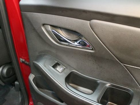 Used 2023 Chevrolet Traverse LT image 13