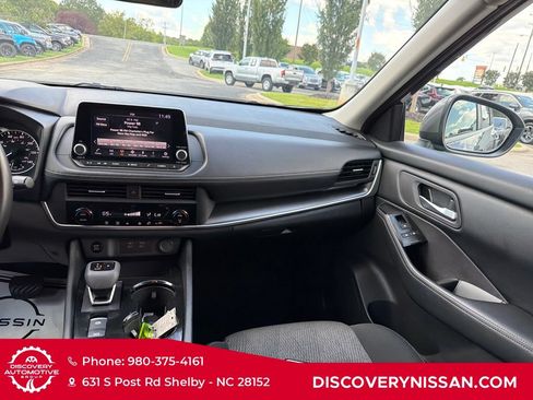 Certified 2025 Nissan Rogue SV FWD image 31