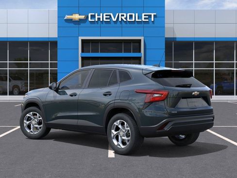 New 2026 Chevrolet Trax LS w/ LS Convenience Package FWD image 3