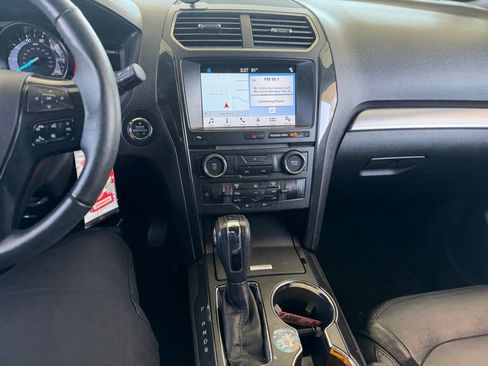 Used 2018 Ford Explorer XLT w/ Equipment Group 202A FWD image 9