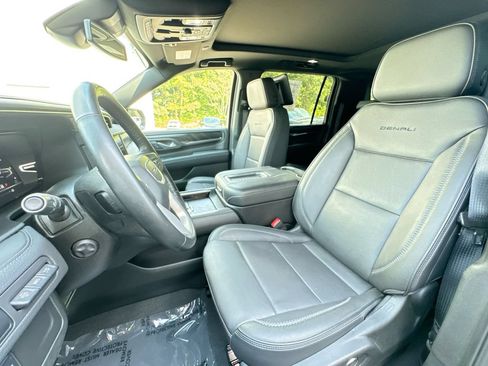 Used 2024 GMC Yukon XL Denali AWD/4WD image 13