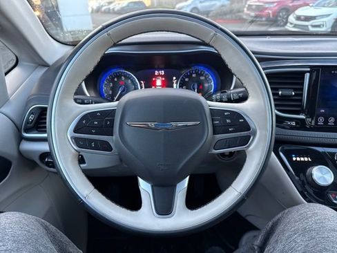 Used 2017 Chrysler Pacifica Limited w/ UConnect Theater Package image 18