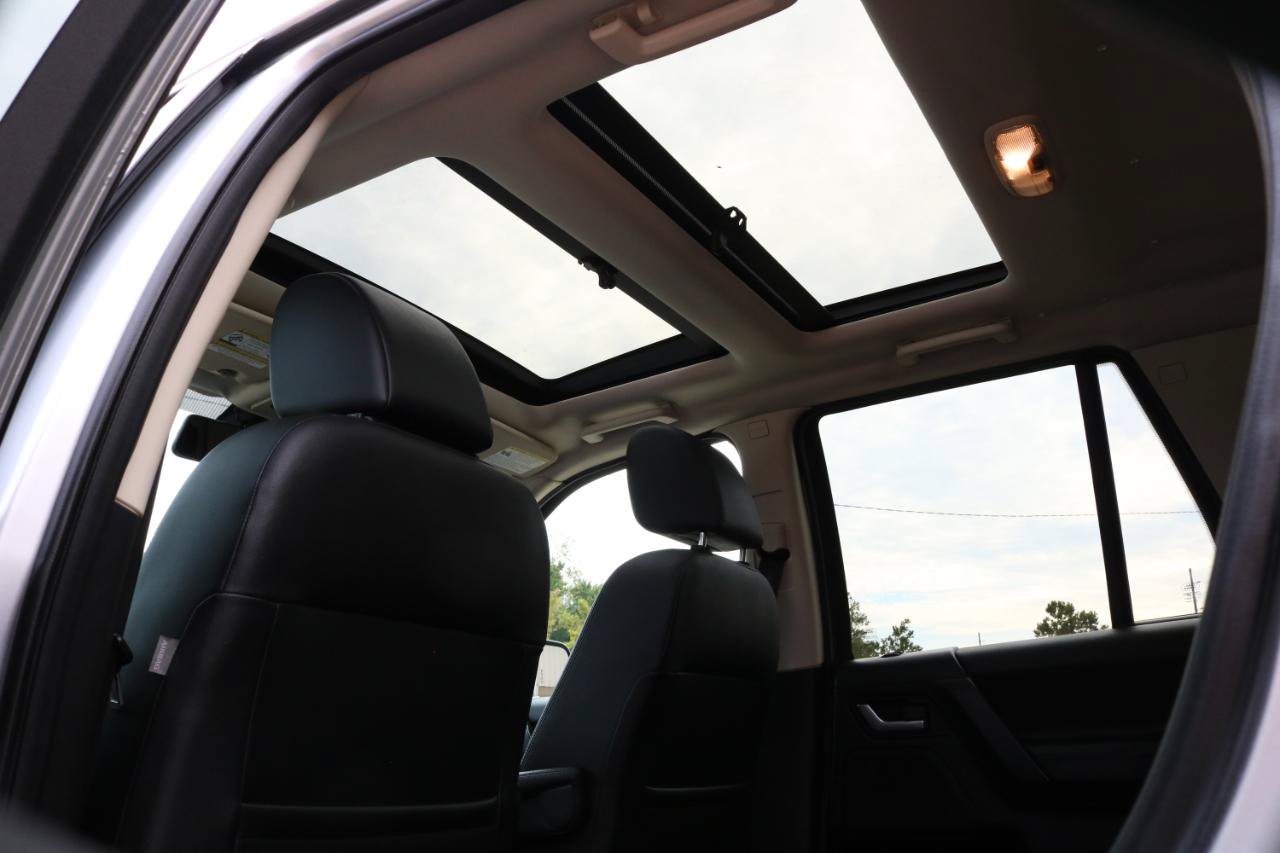 Used 2014 Land Rover LR2 AWD/4WD image 31