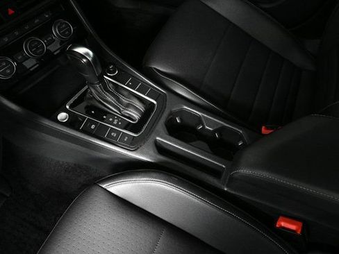 Used 2021 Volkswagen Jetta SE image 16