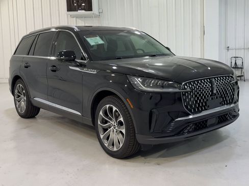 New 2026 Lincoln Aviator 2WD image 3